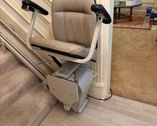 #123 - $ - Bruno chair lift for steps