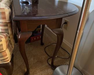 #59 - $100 - Ethank Allen small side table drop leave 14x20x23