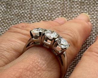 #38 - $200 - 14kt white gold ring with 3 CZ stones 3.72gr sz 7 1/2