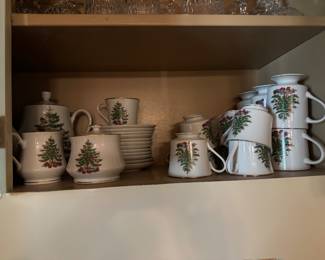 #94B - $140 - Christmas China House of Global Art "Tannenbaum" fine china 