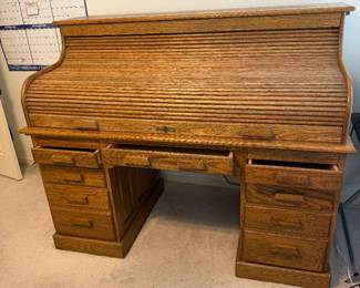 #45 - $500 - Oakridge Furniture Roll top desk 60 X 30 X 48H