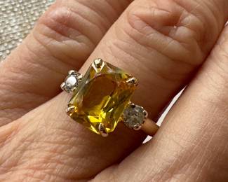 #15 - $140 - 10kt gold ring yellow 2.86 gr. Size 7