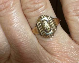 #14 - $146 - 10kt gold tested 3.50gr, size 6 1/2