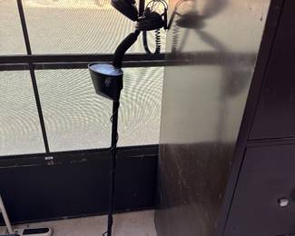 Bounty Hunter Elite 2200 metal detector - 4 tone audio feedback for target identification.