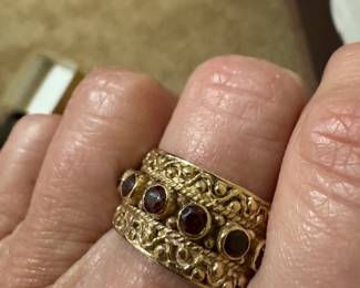 #5 - $750 14kt gold garnet ring size 8 - 8.81grams