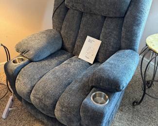 #4 - $200 - Lift Chair 