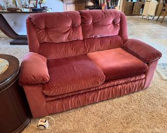 #13 - $100 -England Corsair TN  velours raspberry loveseat 55x36x35 