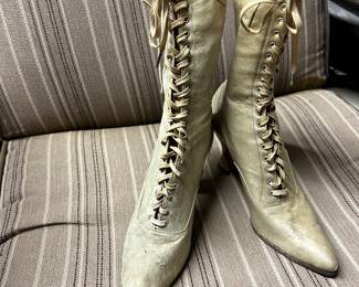Edwardian or Victorian beige leather 20 eyelet hole lace up boots!!!