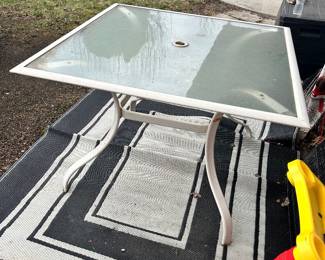 square outdoor patio table