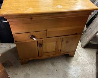Blanket chest/wash basin cabinet