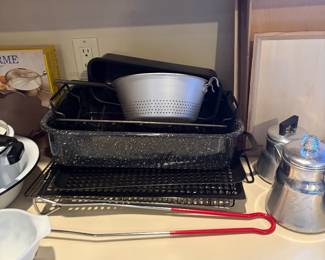 Black enamel roasting pans