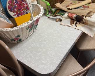 Mcm porcelain enamel with chrome legs