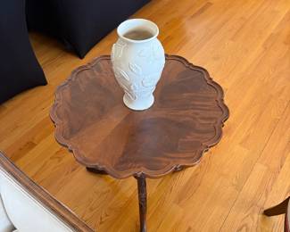 Accent table