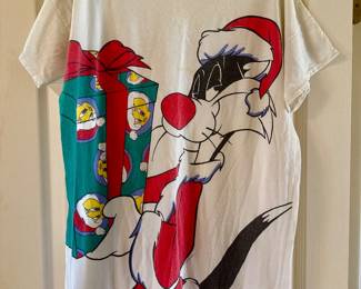 Item #40 - Flirts Vintage Sylvester/Tweety Bird Tshirt $10