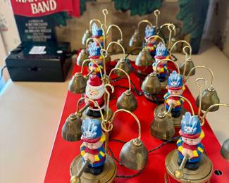 It works!! And plays 35 carols!