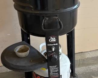 Char-Broil Patio Caddie BBQ with full tank