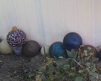 Garden art orbs