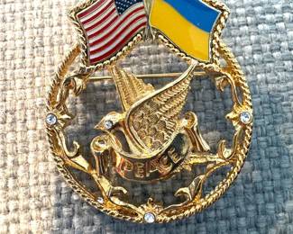 US/Ukraine Peace brooch
