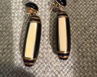 Bone/stone vintage earrings