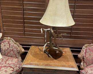 Elk horn decorative lamp. Occasional Table.