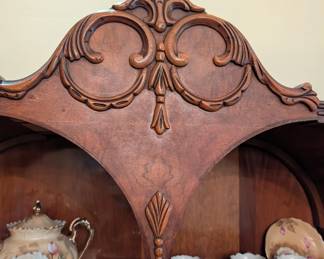 Ornate Cabinet Crown