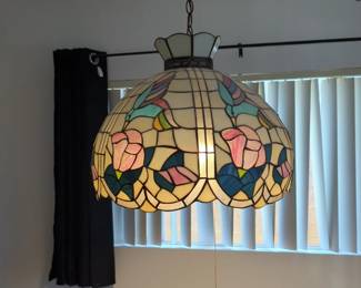 vintage-style Tiffany lamp stained glass pendant featuring a "Rose Vine" design