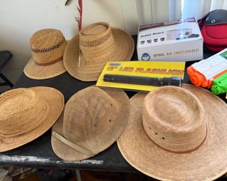 Safari hat. Straw hat.