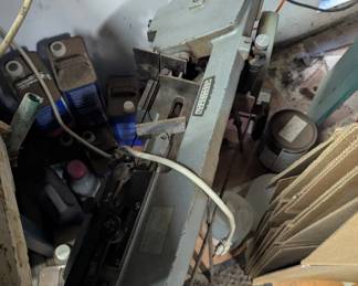 horizontal metal-cutting band saw