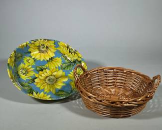 (2pc) SUNFLOWER PRINT LACQUERED SERVING PLATTER WITH WICKER BREAD BASKET
