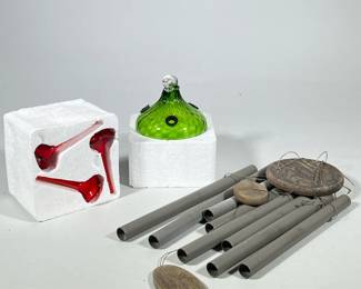 (2pc) HAND-BLOWN GREEN GLASS HUMMINGBIRD FEEDER WITH THREE RED GLASS FLOWER STAKES AND WIND CHIMES