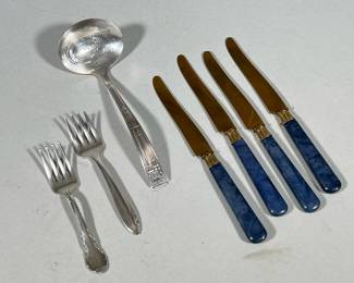 (7pc) VINTAGE MIXED STERLING AND COMPOSITE FLATWARE LOT INCLUDING 1939 WORLD'S FAIR COMMEMORATIVE LADLE