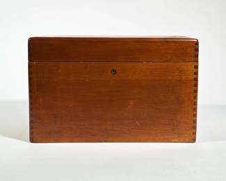 (1pc) WOODEN DOVETAIL BOX WITH BRASS BAIL HANDLES