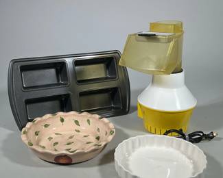 (4pc) ASSORTED BAKEWARE WITH VINTAGE ELECTRIC POPCORN MAKER