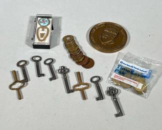 ASSORTED LOT OF VINTAGE SKELETON AND TUBULAR WINDING KEYS, TOKENS, JOHNS HOPKINS MEDALLION & BOOKMARK
