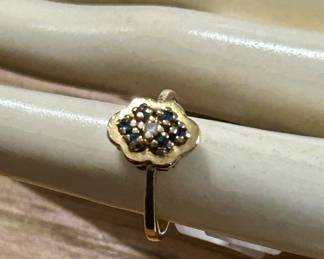 gold and sapphire ring