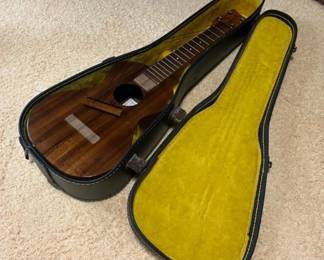 075Ukulele