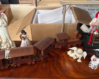 154HolidayFigurines