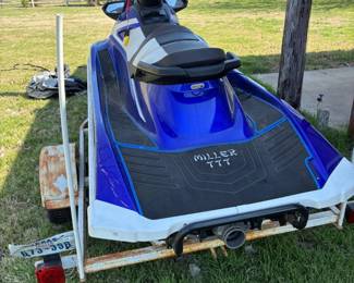 Yes! The trailer comes WITH the jet ski YAY!!!