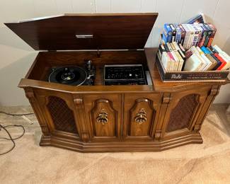 Console stereo with eight track, does not work