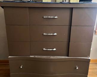 Chest of drawers