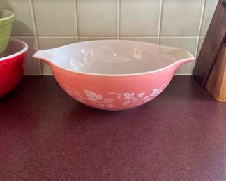 Vintage Pyrex pink gooseberry mixing bowl