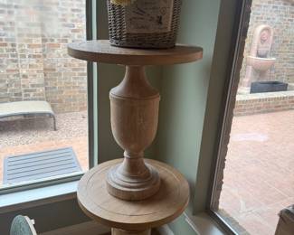 Pair os pedestal end tables 