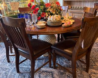 Round dining table, 8 chairs