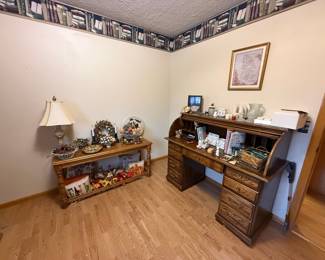 Riverside Furniture Oak Roll-Top Desk