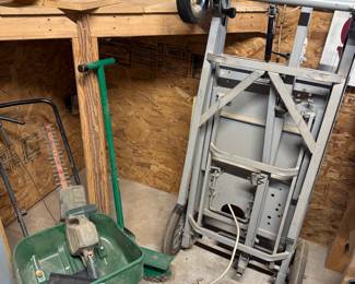 Scotts Turf Builder Edgeguard Broadcast Spreader and Convertible Hand Truck/Dolly