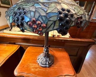 Stained Glass Grapevine Table Lamp
