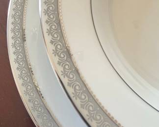 Mikasa Platinum Crown L3428 Fine China Dinnerware Set