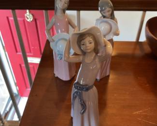 Lladro Coy Girl with straw hat Figurine #5011 