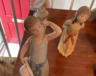 Lladro Figurine Prissy Girl with hat #5010