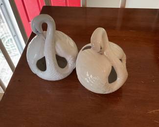 Swan figurines  #4829 retired 1983 issued 1972 Historically used to hold potpourri Sculpted by Antonio Ballester